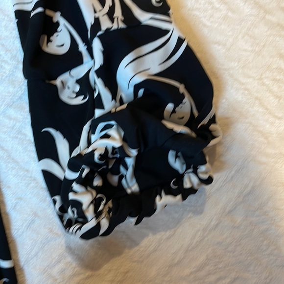 White House Black market black white small 3/4 sleeve dress. Floral print WHBM - Picture 4 of 9